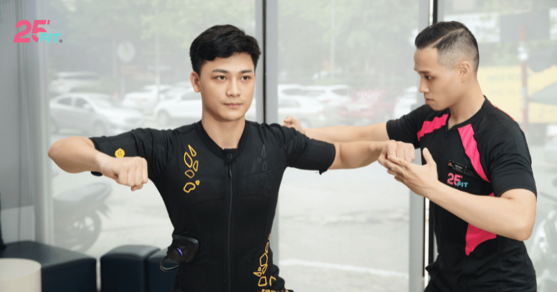 Tập luyện EMS Training