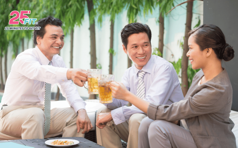 uong-nhieu-bia-ruou-la-nguyen-nhan-gay-bung-bia